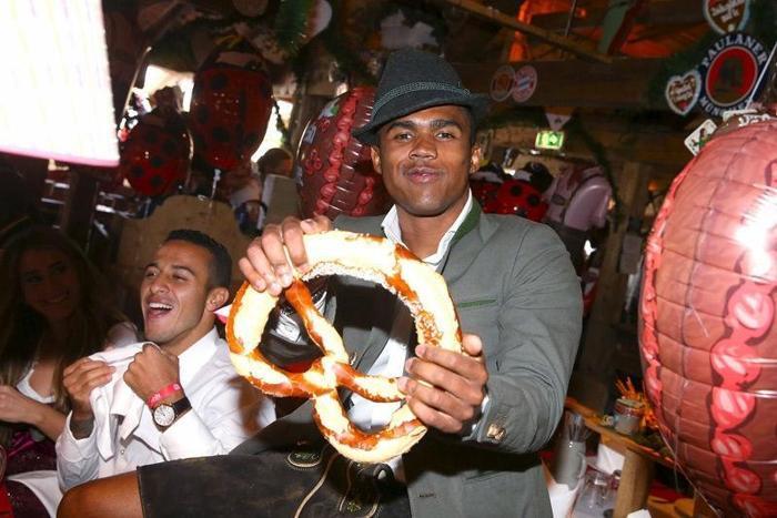 Bayern Münihli futbolcular Oktoberfestte