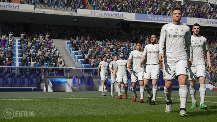 FIFA 16 - PES 2016 karşılaştırması
