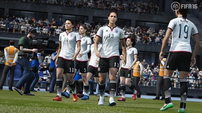 FIFA 16 - PES 2016 karşılaştırması