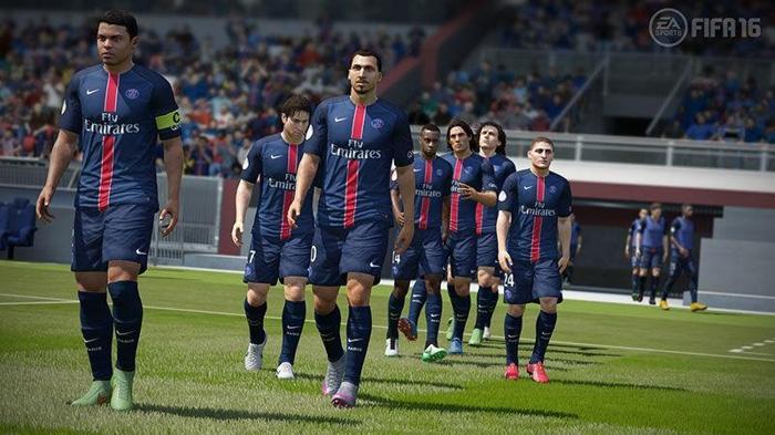 FIFA 16 - PES 2016 karşılaştırması