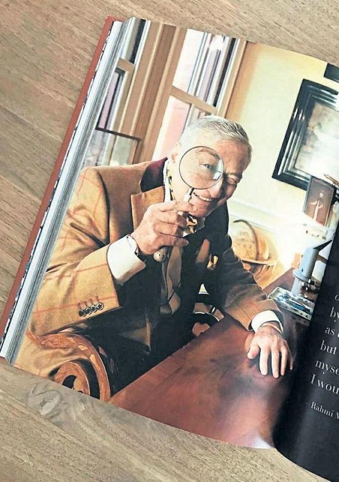 Nevbahar Koç tekneyle gelip kitap imzaladı