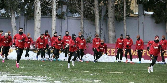 Galatasarayda temizlik harekâtı İşte gönderilecek futbolcular