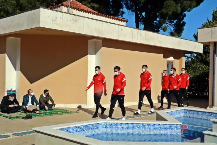 Süper Lig ekipleri Cuma namazını ‘Dinler Bahçesinde kıldı
