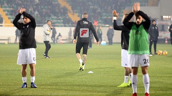 Burak Yılmaza Beşiktaş taraftarından büyük şok: Hırsız istemiyoruz