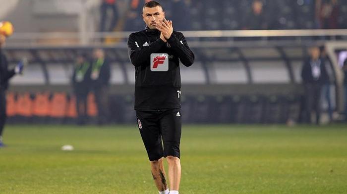 Burak Yılmaza Beşiktaş taraftarından büyük şok: Hırsız istemiyoruz