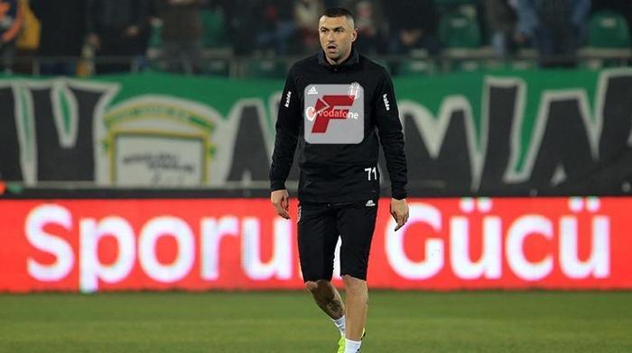 Burak Yılmaza Beşiktaş taraftarından büyük şok: Hırsız istemiyoruz