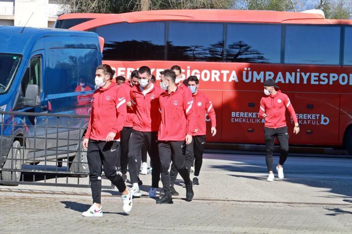 Süper Lig ekipleri Cuma namazını ‘Dinler Bahçesinde kıldı