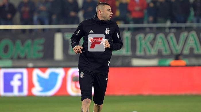 Burak Yılmaza Beşiktaş taraftarından büyük şok: Hırsız istemiyoruz