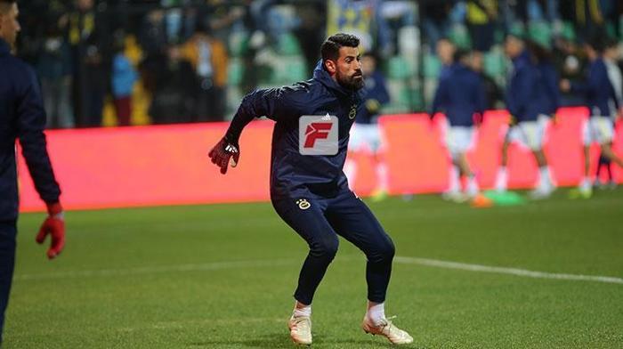 Valbuena önce Ersun Yanalın elini sıktı sonra su şişesini tekmeledi