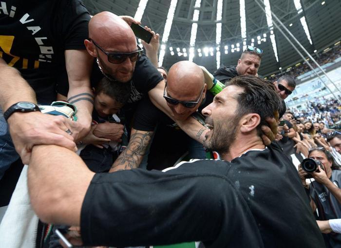 Gianluigi Buffona ağlatan veda