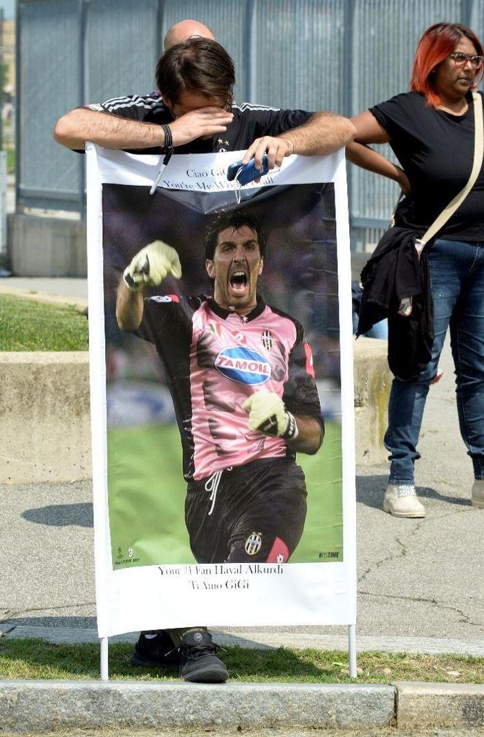 Gianluigi Buffona ağlatan veda