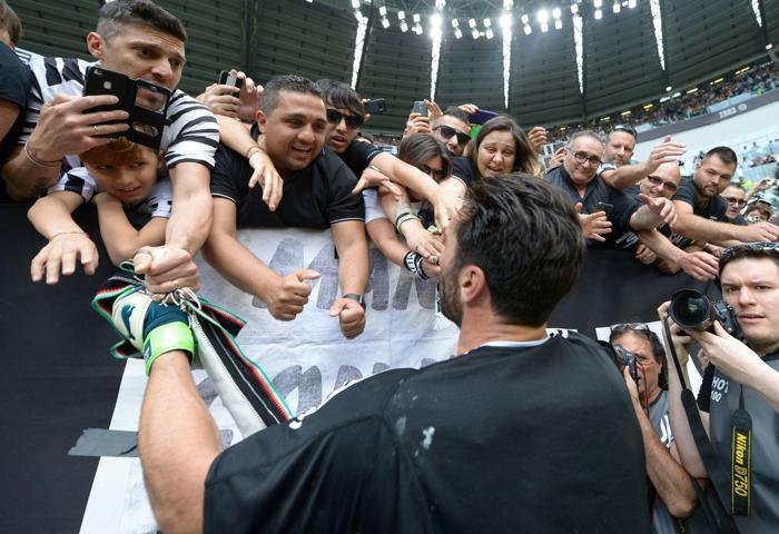 Gianluigi Buffona ağlatan veda