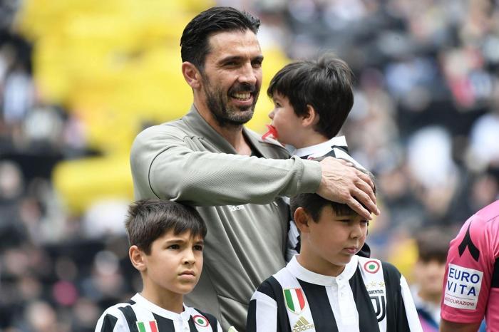 Gianluigi Buffona ağlatan veda