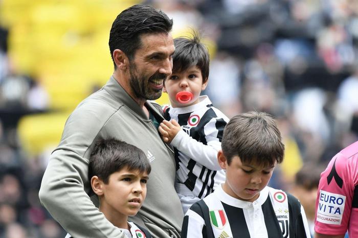 Gianluigi Buffona ağlatan veda