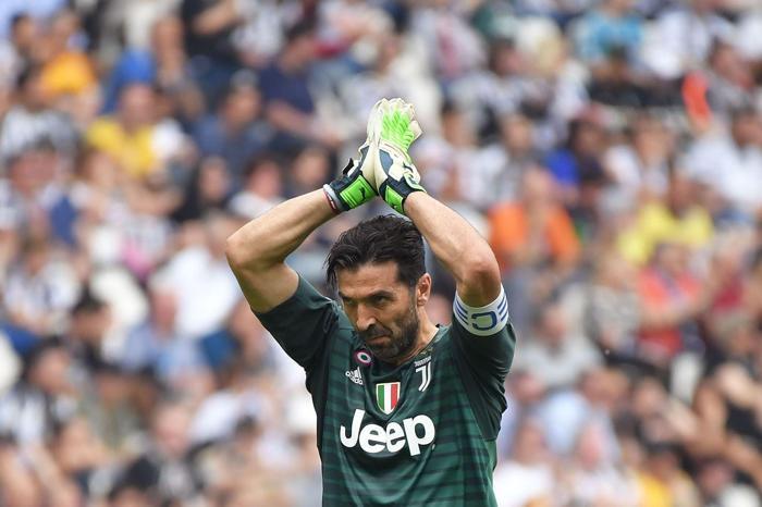 Gianluigi Buffona ağlatan veda