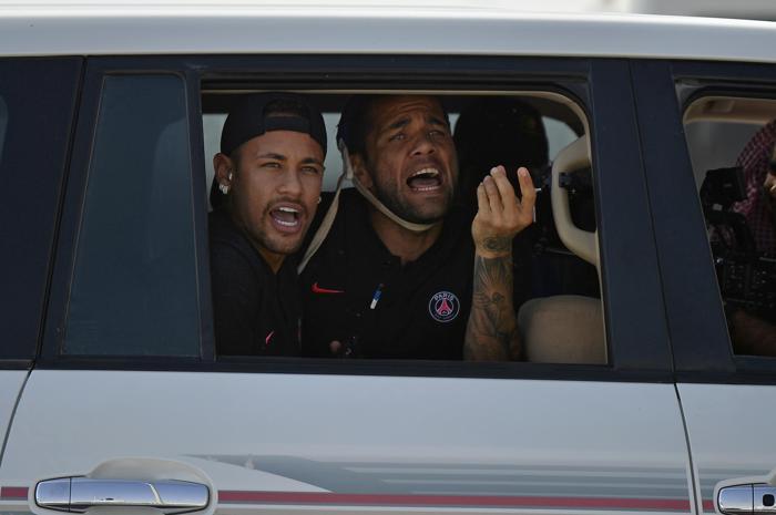 Paris Saint Germain takımı deve yarışında ter döktü