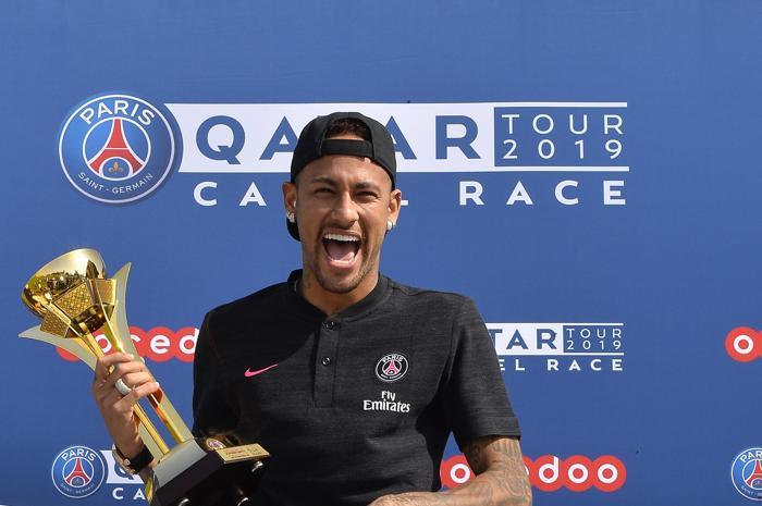 Paris Saint Germain takımı deve yarışında ter döktü