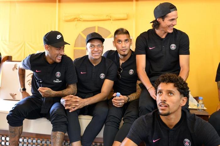 Paris Saint Germain takımı deve yarışında ter döktü