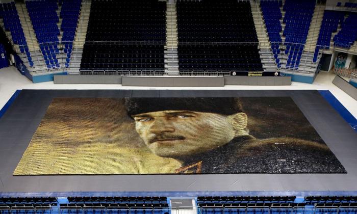60 bin renkli bardakla dev Atatürk portresi