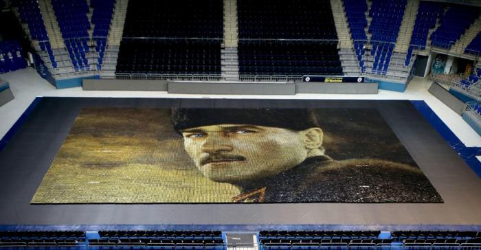 60 bin renkli bardakla dev Atatürk portresi