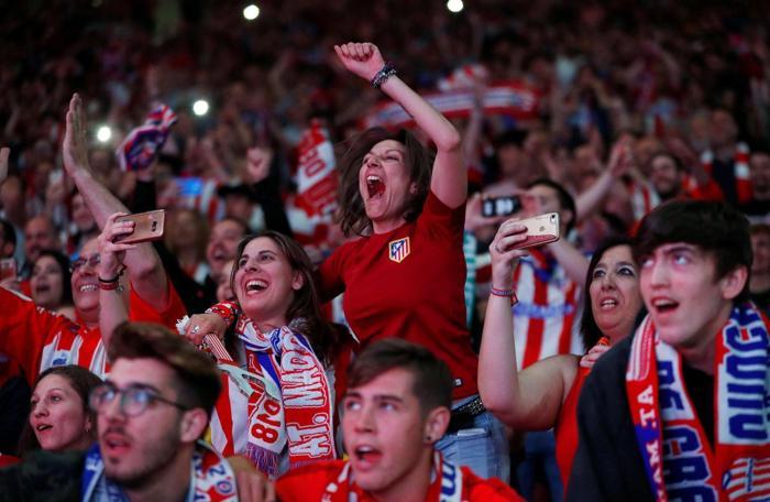 Atletico Madrid UEFA Avrupa Liginin kazandı İşte kupa coşkusu