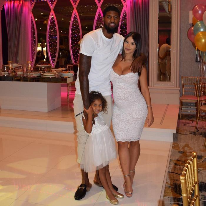 Paul George ve Patrick Pattersonın sevgililerinden olay poz