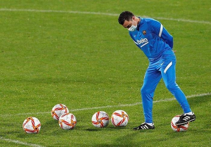 Son dakika transfer haberi Xavi Hernandez Barcelonada 7 yıldızı gönderiyor Galatasaray istemişti…