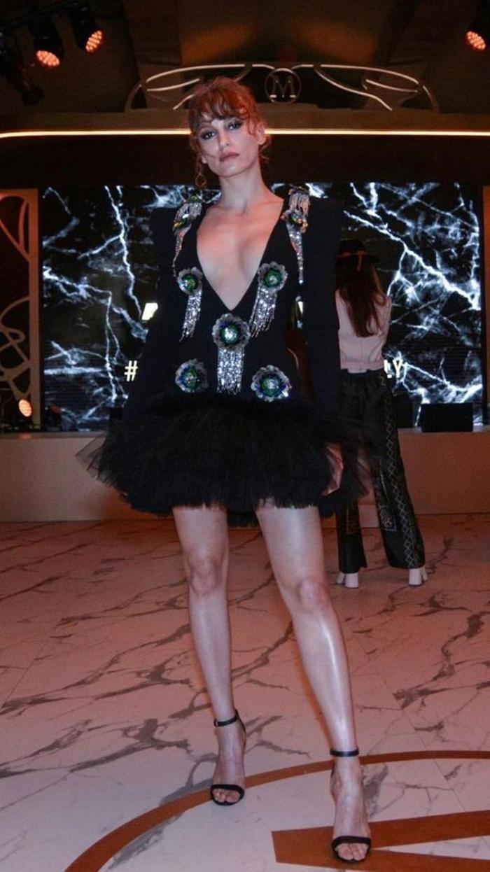 Serenay Sarıkaya ve Meryem Uzerli Cannesda kapıda mı kaldı