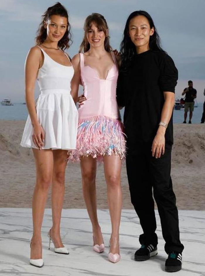 Serenay Sarıkaya ve Meryem Uzerli Cannesda kapıda mı kaldı