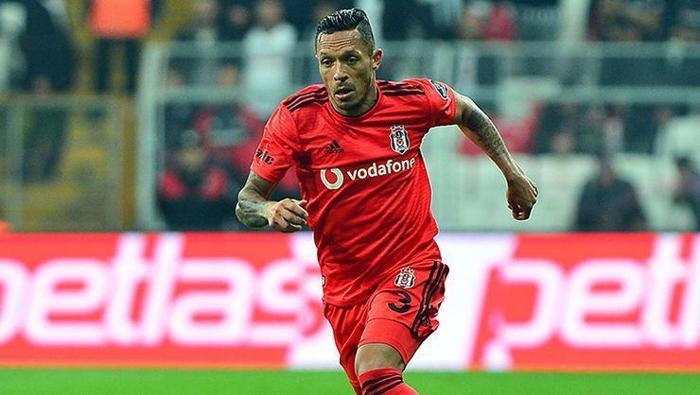 Beşiktaşlı Adrianodan transfer görüşmesi