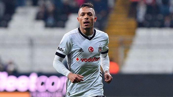 Beşiktaşlı Adrianodan transfer görüşmesi