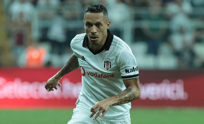 Beşiktaşlı Adrianodan transfer görüşmesi