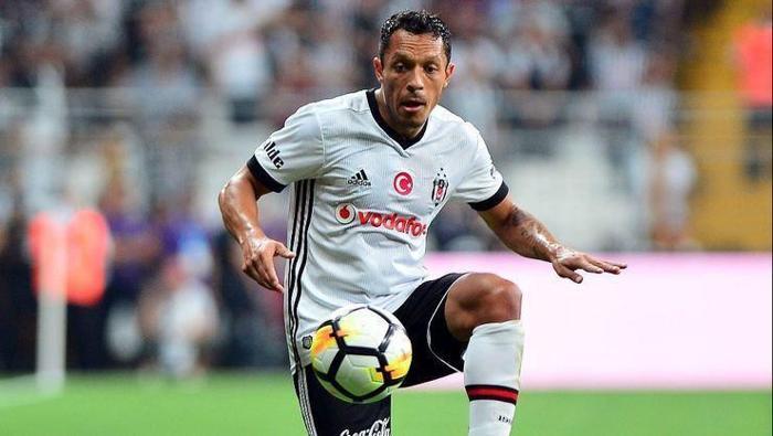 Beşiktaşlı Adrianodan transfer görüşmesi