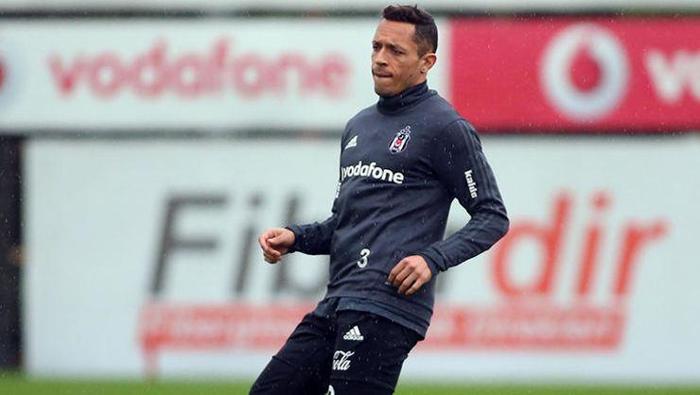 Beşiktaşlı Adrianodan transfer görüşmesi