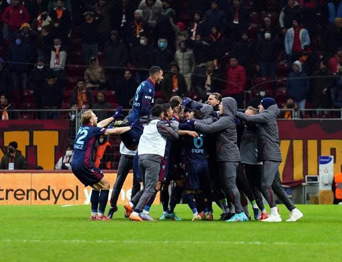 Fanatik yazarları Galatasaray - Trabzonspor mücadelesini yazdı