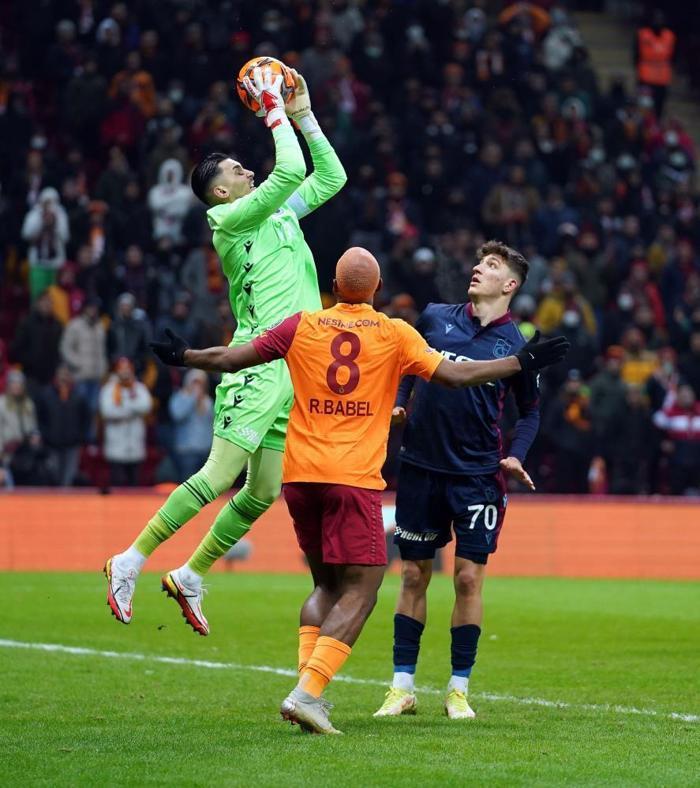 Fanatik yazarları Galatasaray - Trabzonspor mücadelesini yazdı