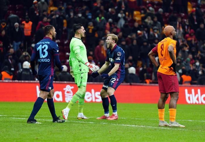 Fanatik yazarları Galatasaray - Trabzonspor mücadelesini yazdı