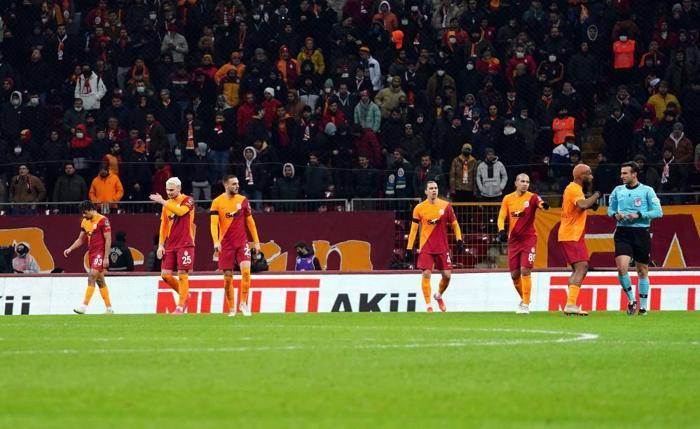 Fanatik yazarları Galatasaray - Trabzonspor mücadelesini yazdı