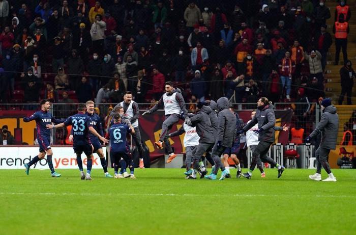 Fanatik yazarları Galatasaray - Trabzonspor mücadelesini yazdı