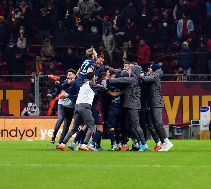 Fanatik yazarları Galatasaray - Trabzonspor mücadelesini yazdı