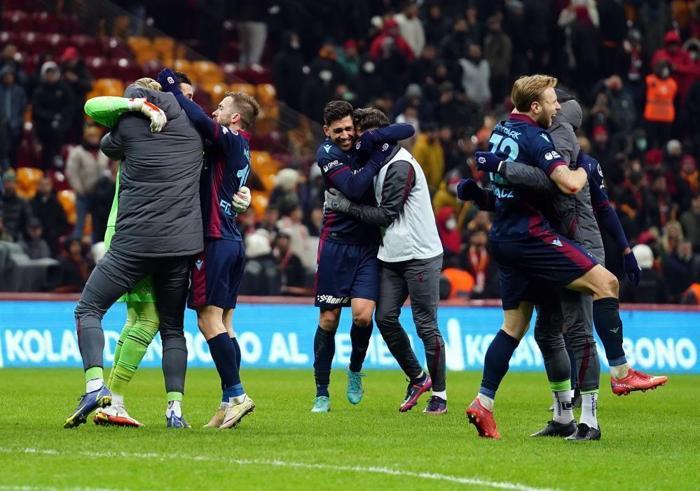 Fanatik yazarları Galatasaray - Trabzonspor mücadelesini yazdı