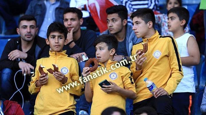 Şenol Güneş hakeme dert yandı