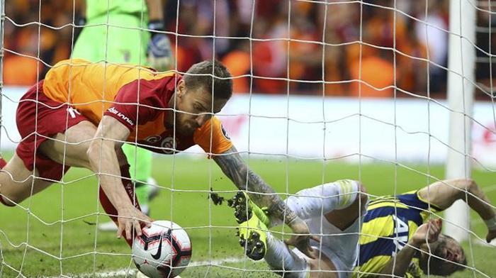 Serdar Azizden şok hareket UEFA tehditi