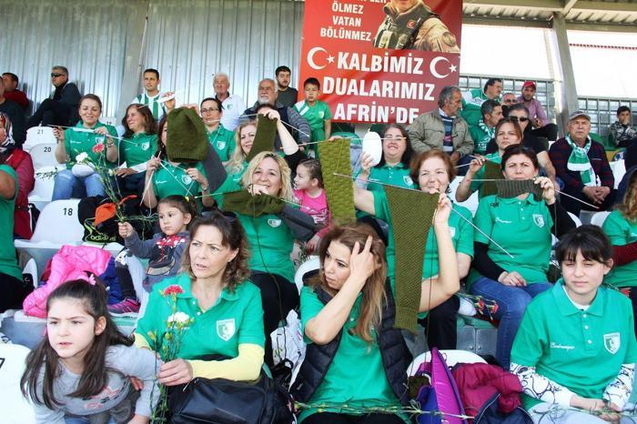 Futbol maçını böyle izlediler