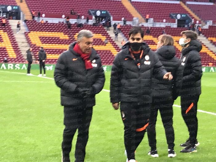Galatasaray - Trabzonspor maçı öncesi Domenec Torrentten zemin incelemesi