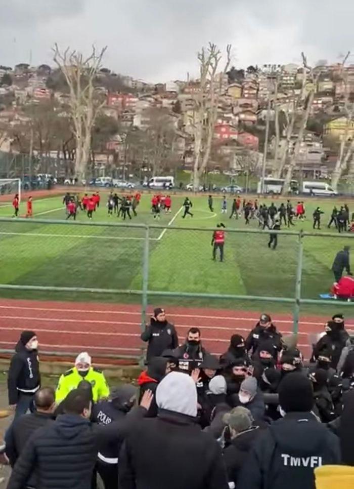 Beykozda oynanan amatör maçta ortalık savaş alanına döndü: 4 futbolcu yaralı