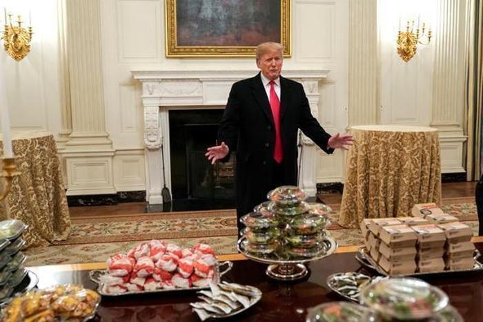Donald Trumptan futbol takımına ziyafet