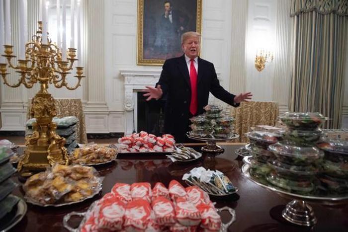 Donald Trumptan futbol takımına ziyafet