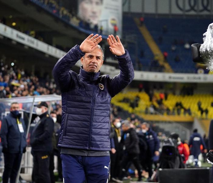 Son dakika haberi Fenerbahçede İsmail Kartal transfer listesine yönetime verdi