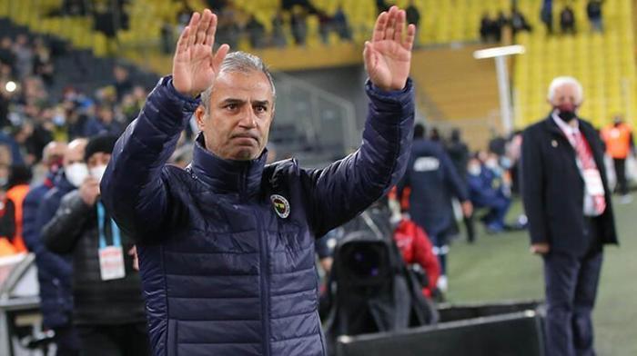 Son dakika haberi Fenerbahçede İsmail Kartal transfer listesine yönetime verdi